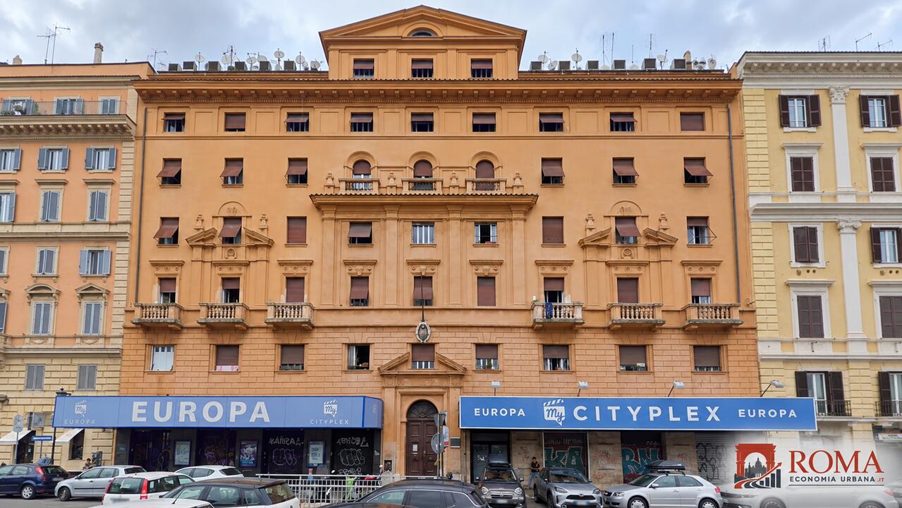 Cinema Europa, Netflix investe 4 milioni. Ma nello stesso palazzo resta irrisolta un’occupazione iniziata nel 2007